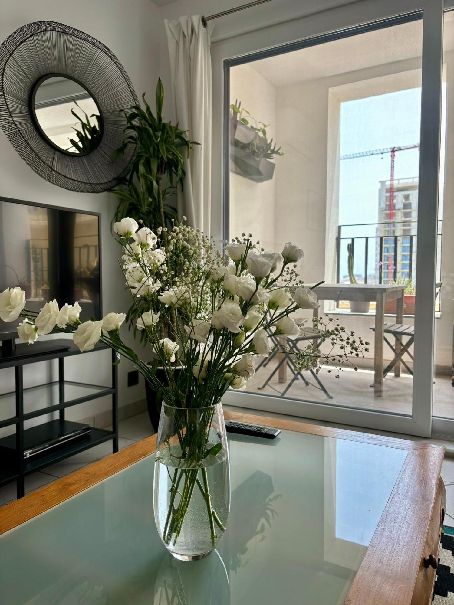 Spacious Seaview Sliema Apt, Steps From Valletta Ferry Eksteriør bilde